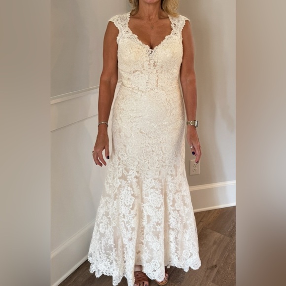 Allure Bridals Lace Wedding Dress in Cream - Picture 7 of 11